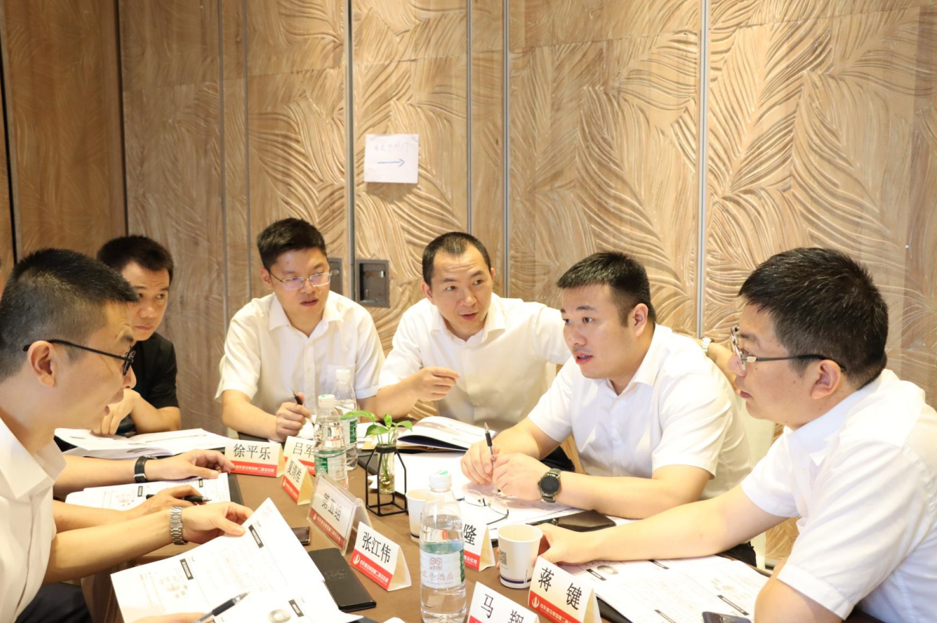 2021年6月25日-26日，J9九游二建组织开展了2021年中高层主管执行力培训。本次培训特邀清华、北大、上海交大总裁班讲师，中国企业家协会特聘高级讲师许晋老师进行授课。